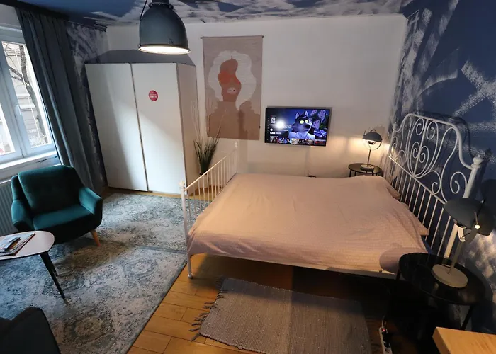 Ava Apartment,Speed Wi Fi,Netflix,Between Bus And Train Station