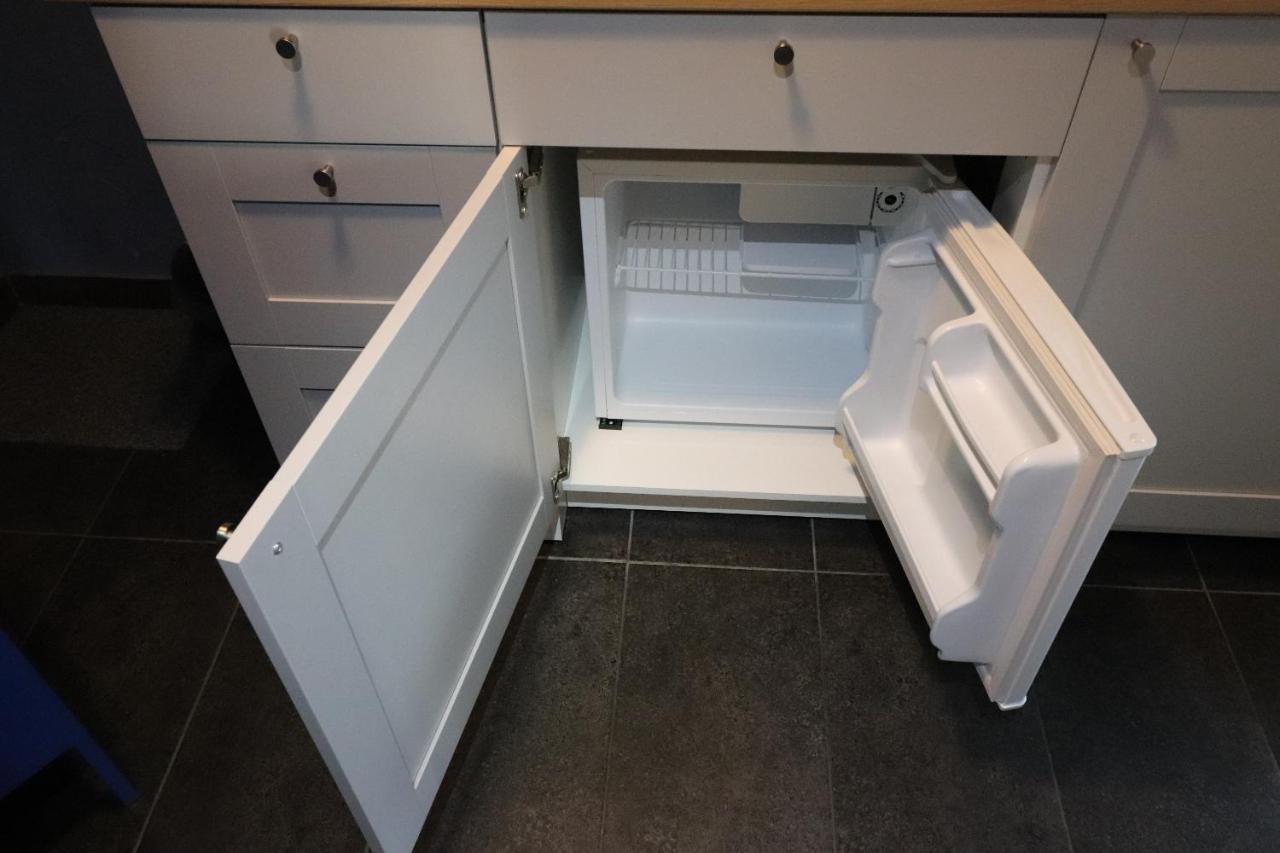 Apartment Ava Apartment,speed Wi Fi,netflix,between Bus And Train Station *