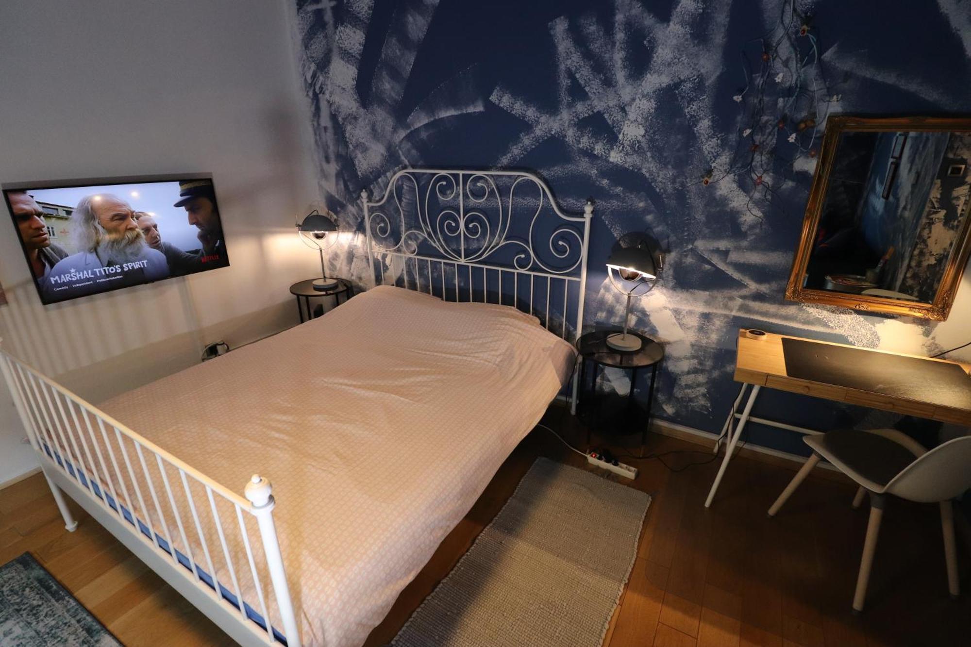Ava Apartment,speed Wi Fi,netflix,between Bus And Train Station *