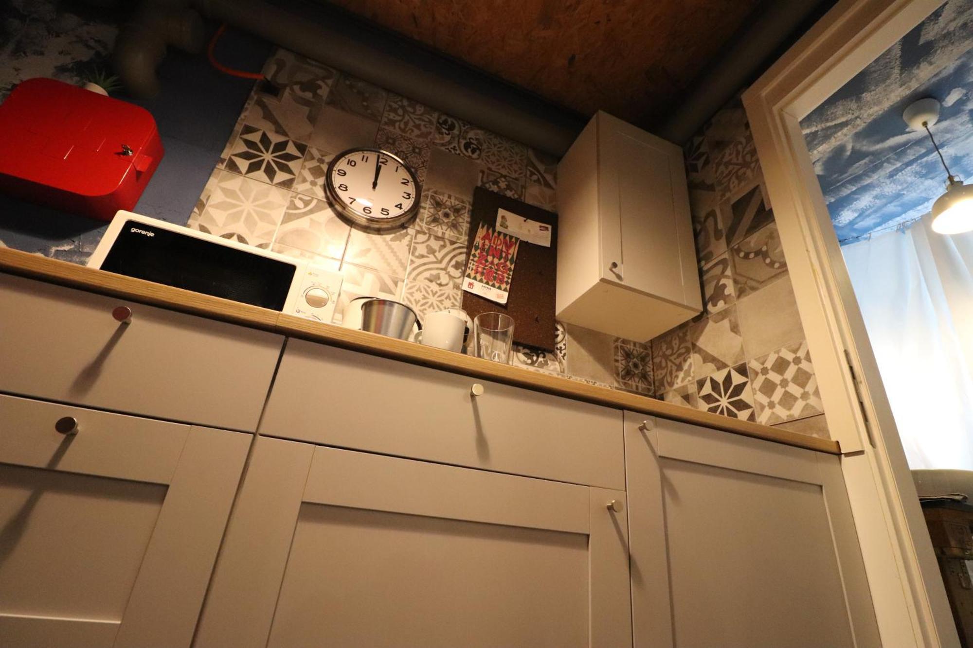 Ava Apartment,speed Wi Fi,netflix,between Bus And Train Station Apartment