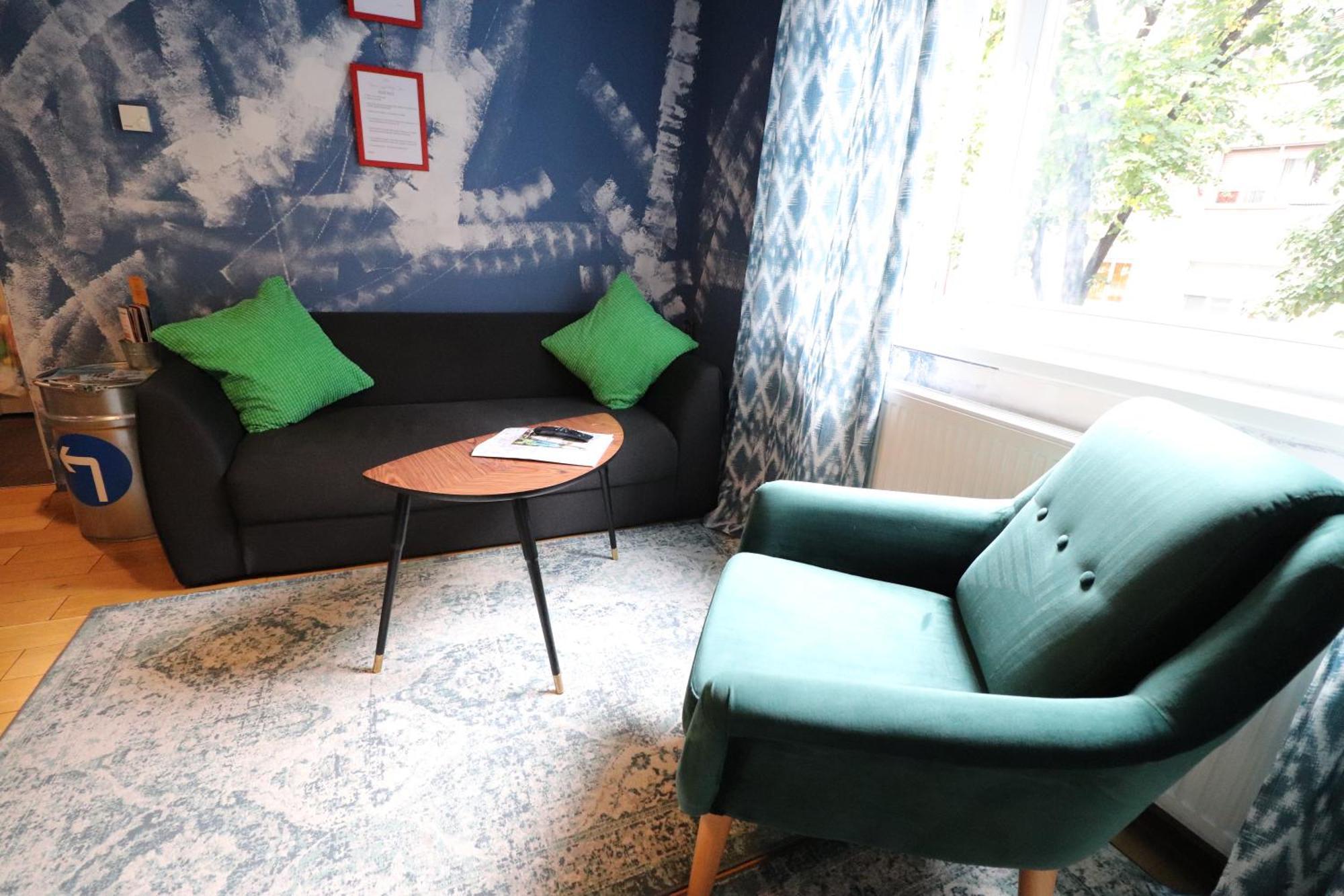 Apartment Ava Apartment,speed Wi Fi,netflix,between Bus And Train Station *