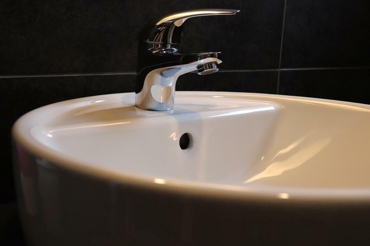 Ava Apartment,speed Wi Fi,netflix,between Bus And Train Station